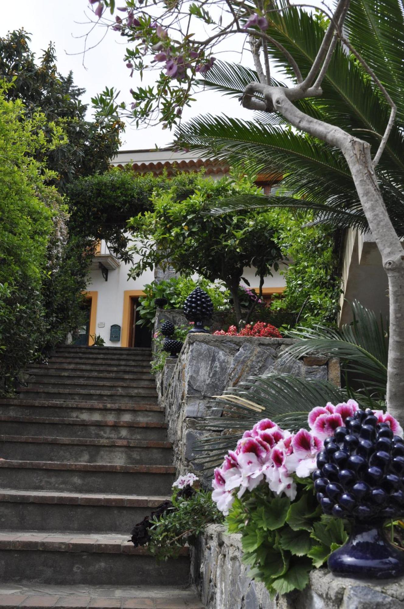 Borgo San Francesco Hotel Gioiosa Marea Exterior photo